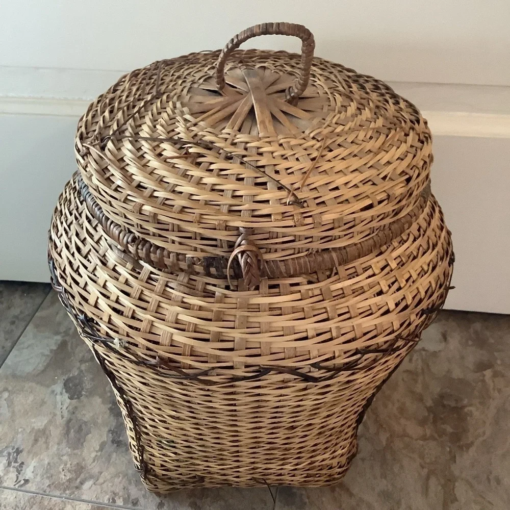 Vintage Woven Wicker Rattan Urn Vase Storage Basket With Lid